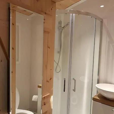 Waterside Shepherds Hut York Exterior photo