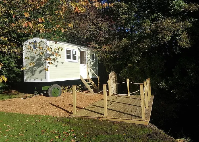 Waterside Shepherds Hut