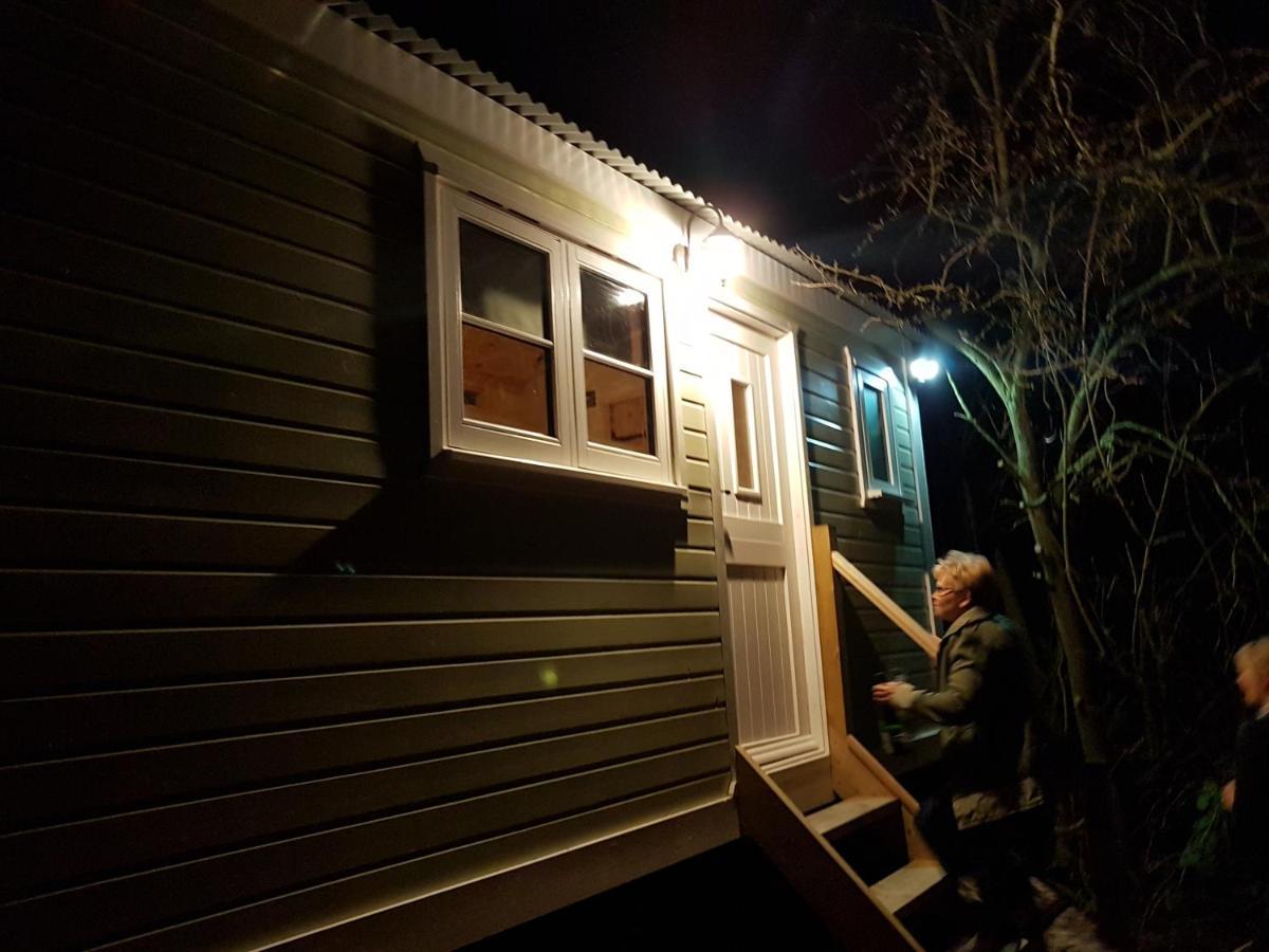 Waterside Shepherds Hut Шале *
